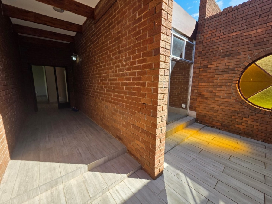 To Let 4 Bedroom Property for Rent in La Provance Free State